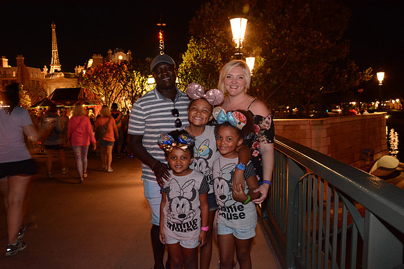 EPCOT_IGFRLOWBRIDGEICON_20171108_406145823669
